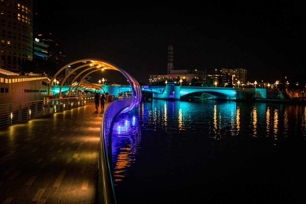 Riverwalk Tampa in de avond