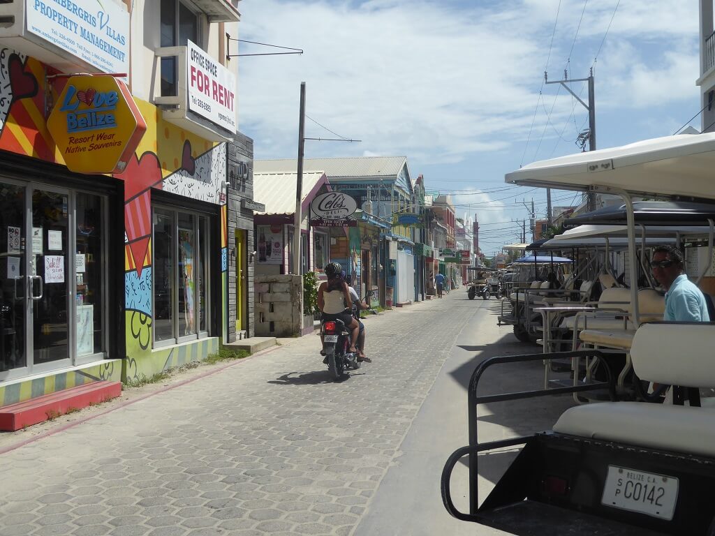 Op Ambergris Caye zul je geen auto's vinden