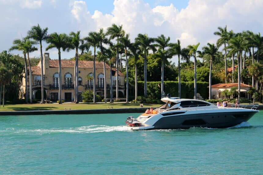 Een van de leukste dingen om te doen in Miami is een boottocht langs Millionaire's Row
