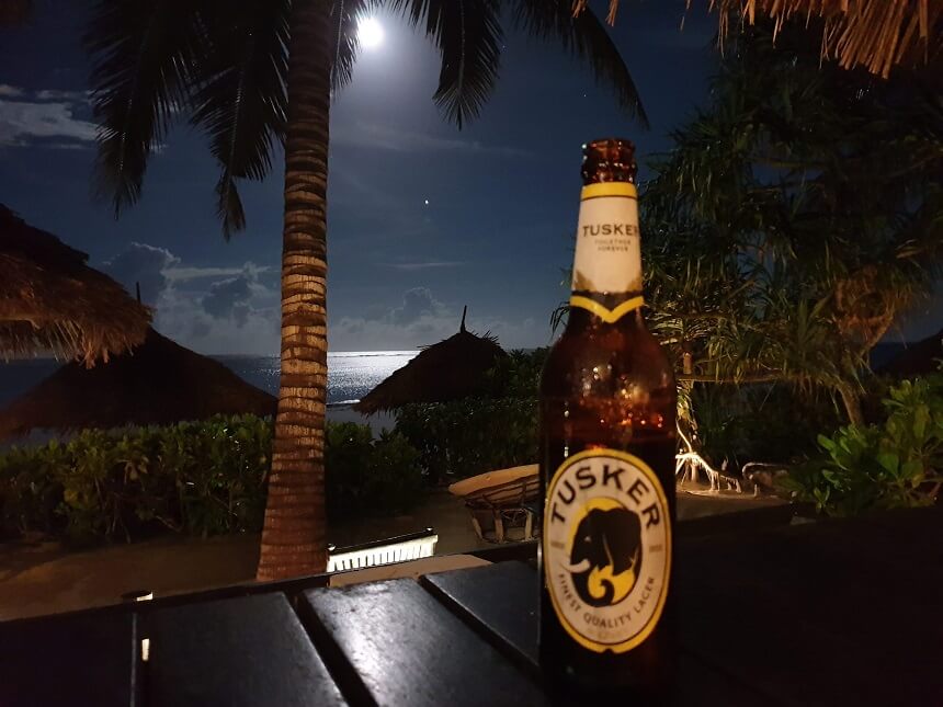 Ook als de nacht is gevallen kun je nog heerlijk genieten van de tropische vibes op Zanzibar