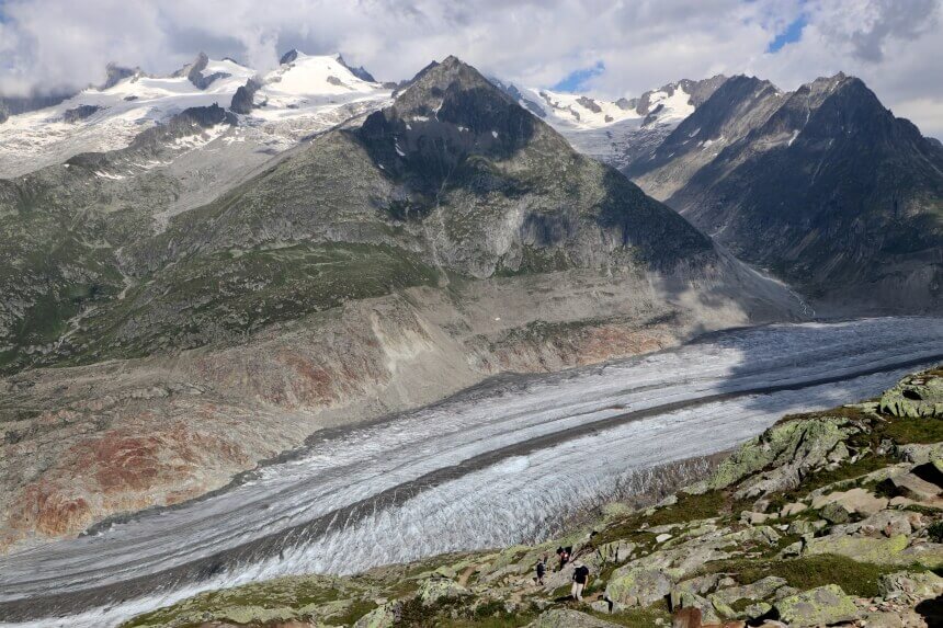 De gletsjer heeft sinds het jaar 1870 maar liefst 300 meter aan diepte en 3 kilometer aan lengte verloren 