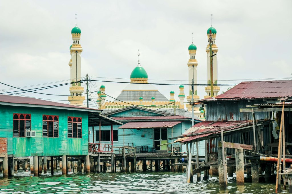 Ook de moskee in Brunei staat op pootjes in het water.