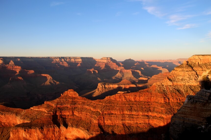 Een van de hoogtepunten van een bezoek aan Grand Canyon National Park is het bekijken van de zonsondergang