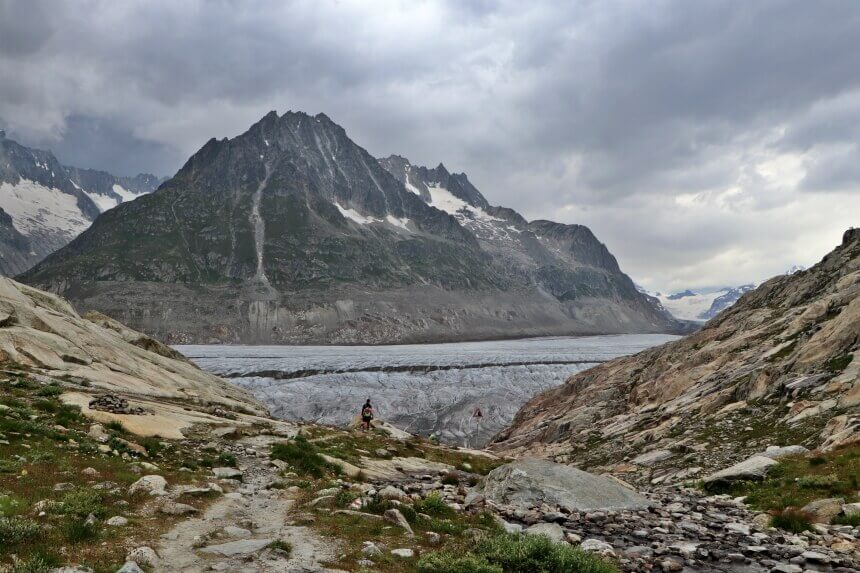 Volg het bord ‘Aletsch Glacier 10’ om dichterbij het ijs te gaan kijken
