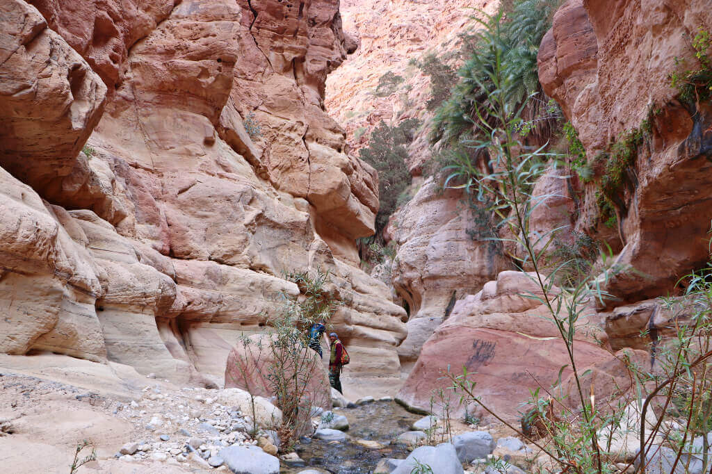 Wadi Ghuweir: een minder bekende bezienswaardigheid in Jordanie, maar de allermooiste hike die je hier kunt maken. 