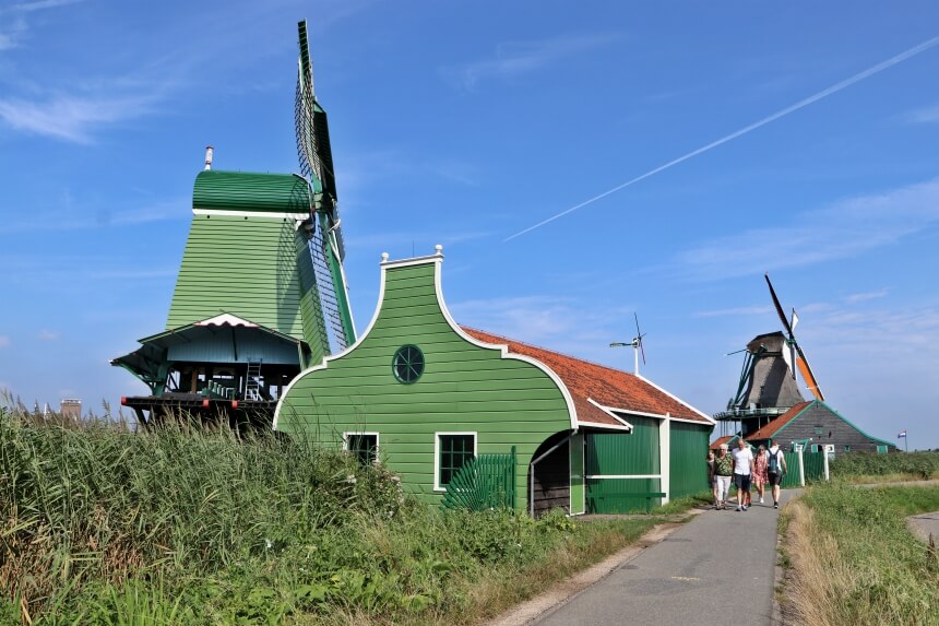 Zeker doen op de Zaanse Schans: Wandel over de dijk langs diverse molens