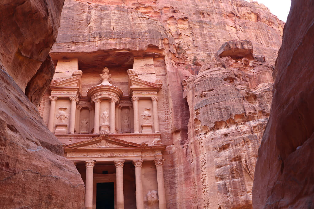 Petra is zonder twijfel de mooiste beziesnwaardigheid van Jordanie