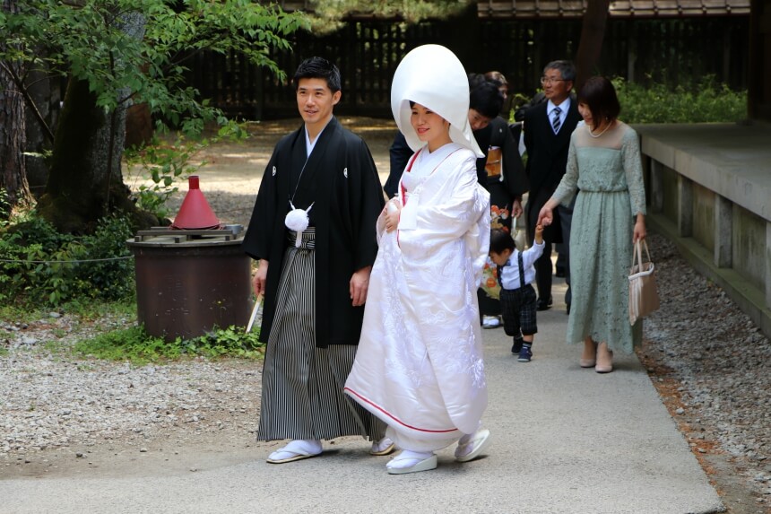 Bij de Meiji Jingu tempel kun je in het weekend Japanse bruidsparen zien 