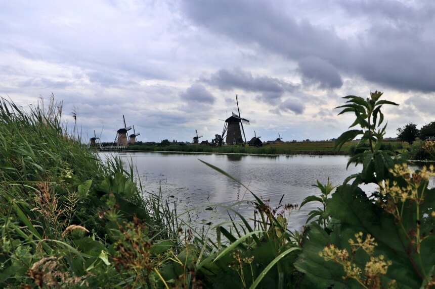 Kinderdijk ligt in Zuid-Holland, vlakbij Rotterdam