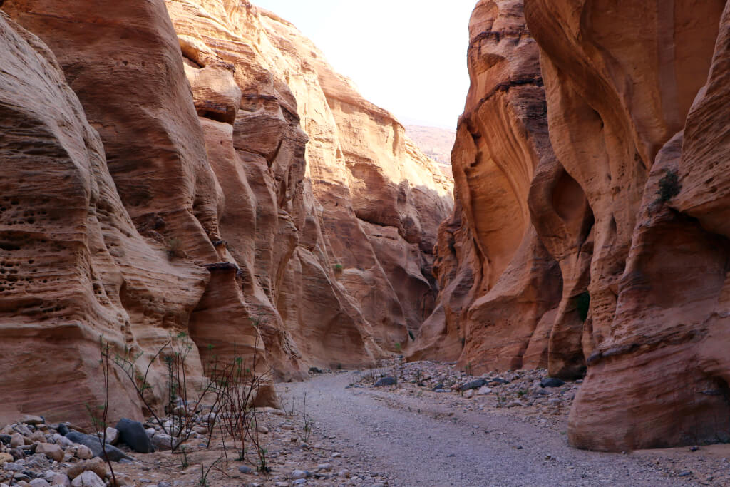 De Whadi Ghuweir Trail is de mooiste hike van Jordanië 