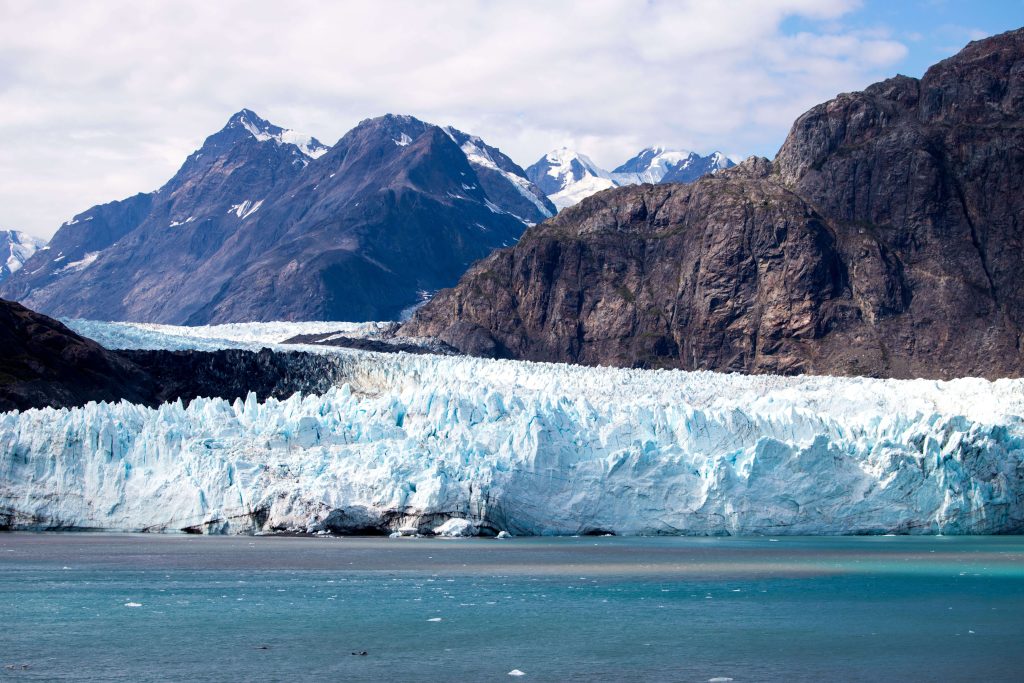 De glacier is een brok massief ijs