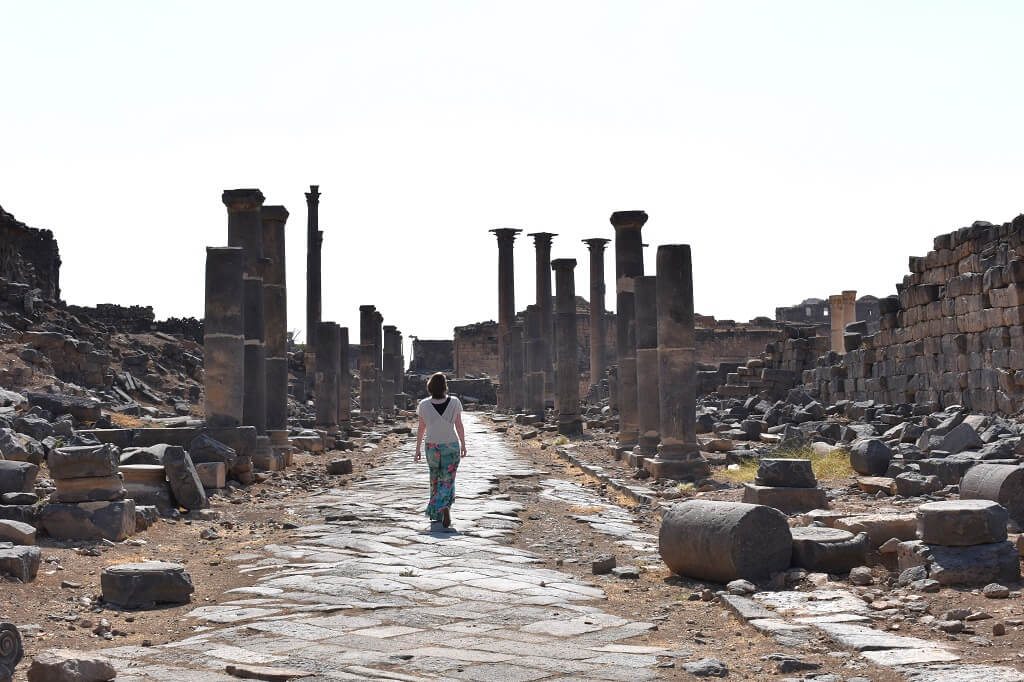 De ruïnes van de oude stad in Bosra zijn nog steeds te bezoeken en gelukkig niet al te zwaar beschadigd tijdens de oorlog