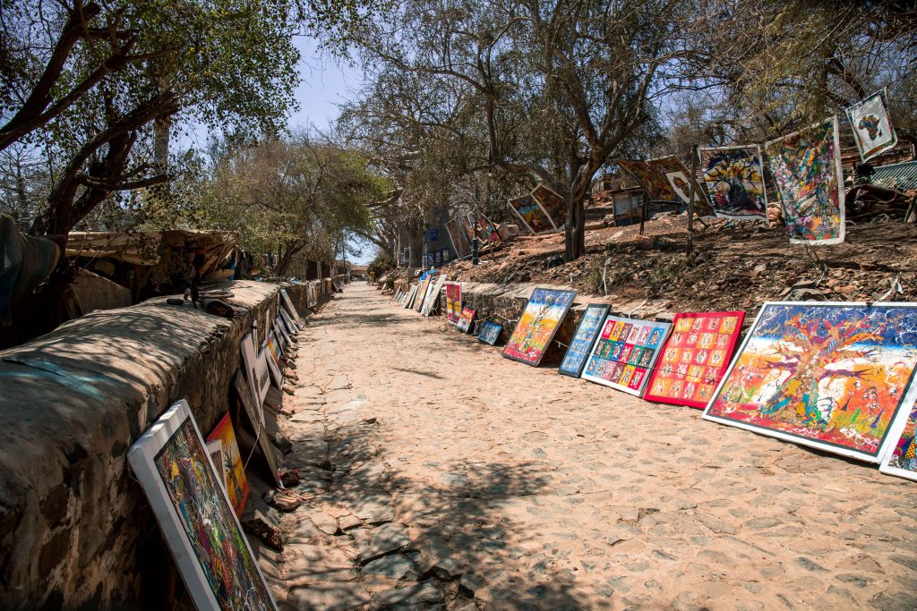 Veel kunstenaars op Gorée  eiland