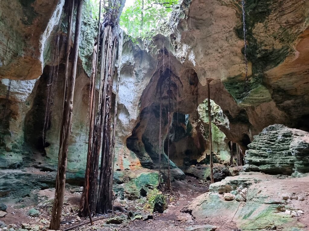 De Cathedral Caves zijn een bezienswaardigheid op Eleuthera