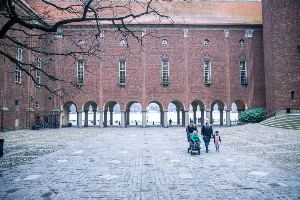 De binnenplaats van het stadhuis van Stockholm is vrij toegankelijk