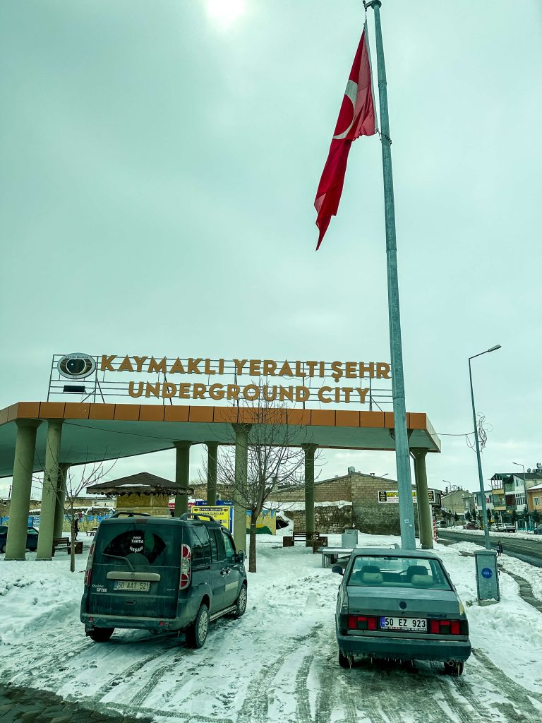 De entree van Kaymakli City in Cappadocië