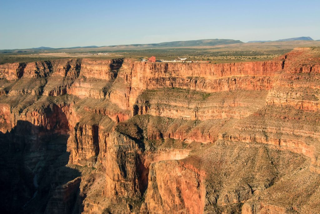 Bijzonder indrukwekkend is de eerste kennismaking met de Grand Canyon