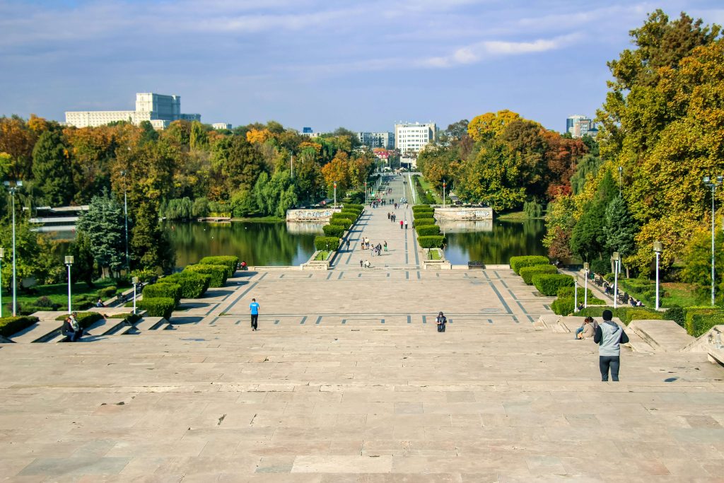 Het uitzicht op Boekarest vanuit Carol park