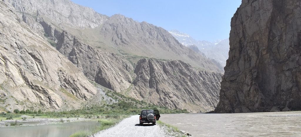 Een rondreis door Tadzjikistan doe je het beste met de auto