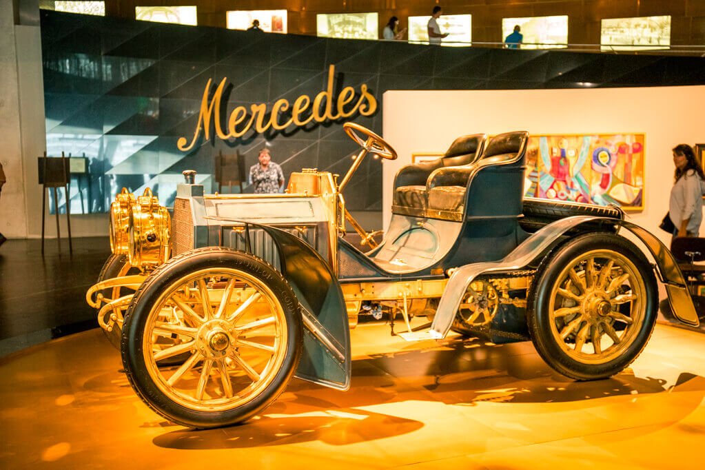 Een van de eerste Mercedes auto's