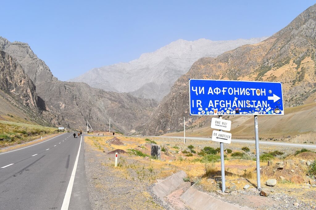 Tijdens je rondreis door Tadzjikistan rij je een groot deel langs Afghanistan
