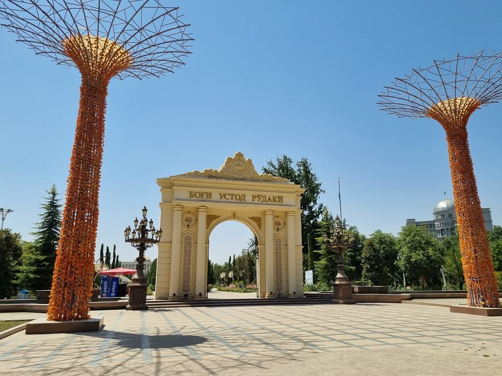 Het grote park is het centrale punt voor de meeste bezienswaardigheden in Dushanbe