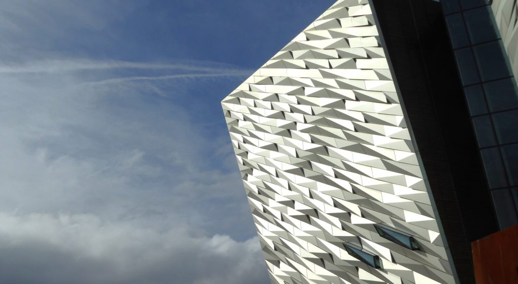 bezoek het Titanic Museum, één van de meest beroemde plekken van Belfast