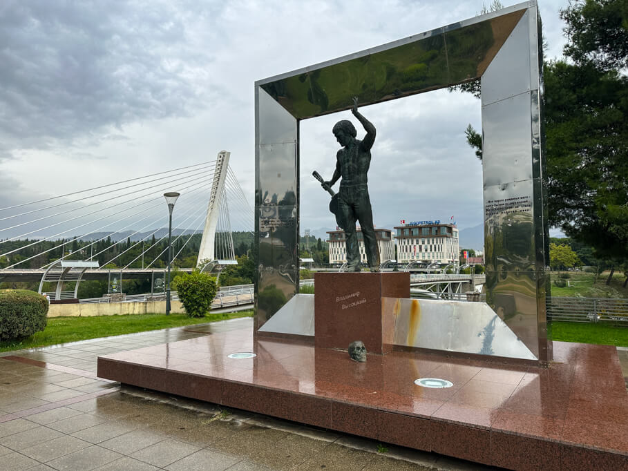 Het Vladimir Vysotsky Monument in Podgorica als onderdeel van de reisroute Montenegro