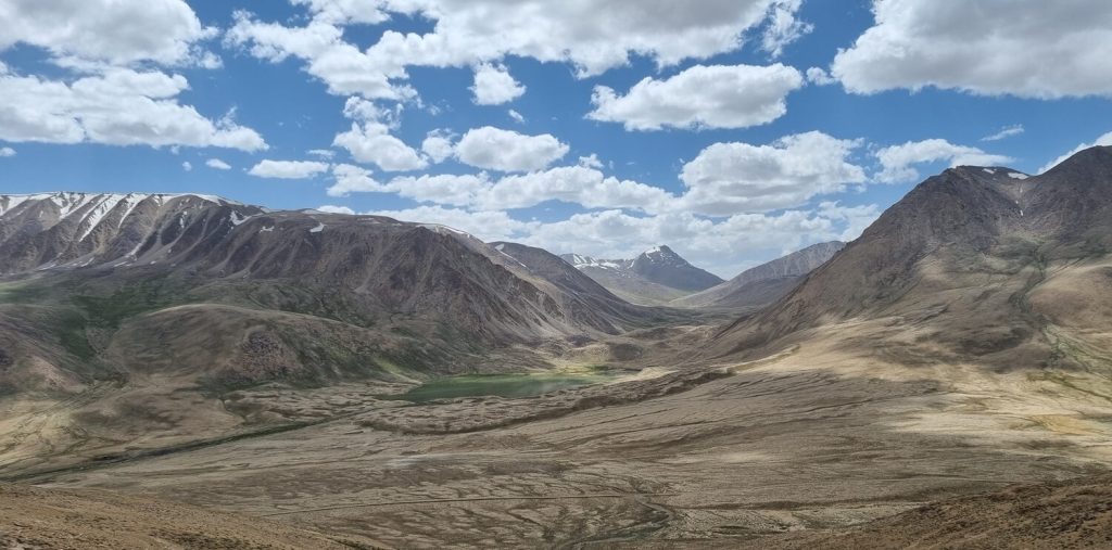Je kunt eindeloos blijven rondkijken op de Panorama Ridge in Tadzjikistan