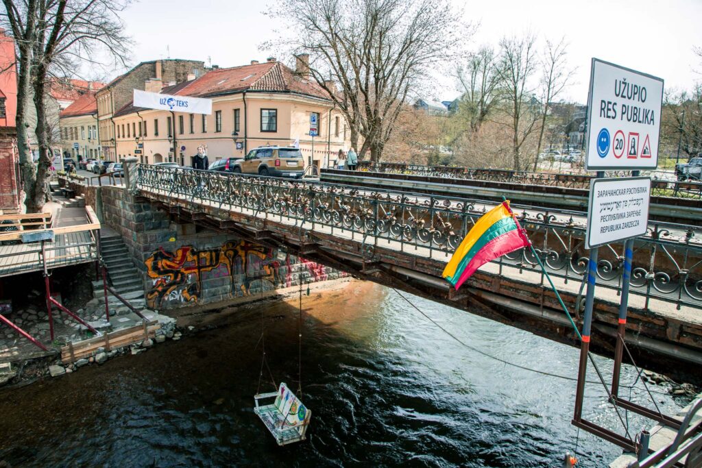 De beroemde brug van Užupis