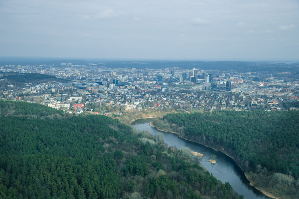 Uitzicht van de Tv toren op Vilnius Litouwen
