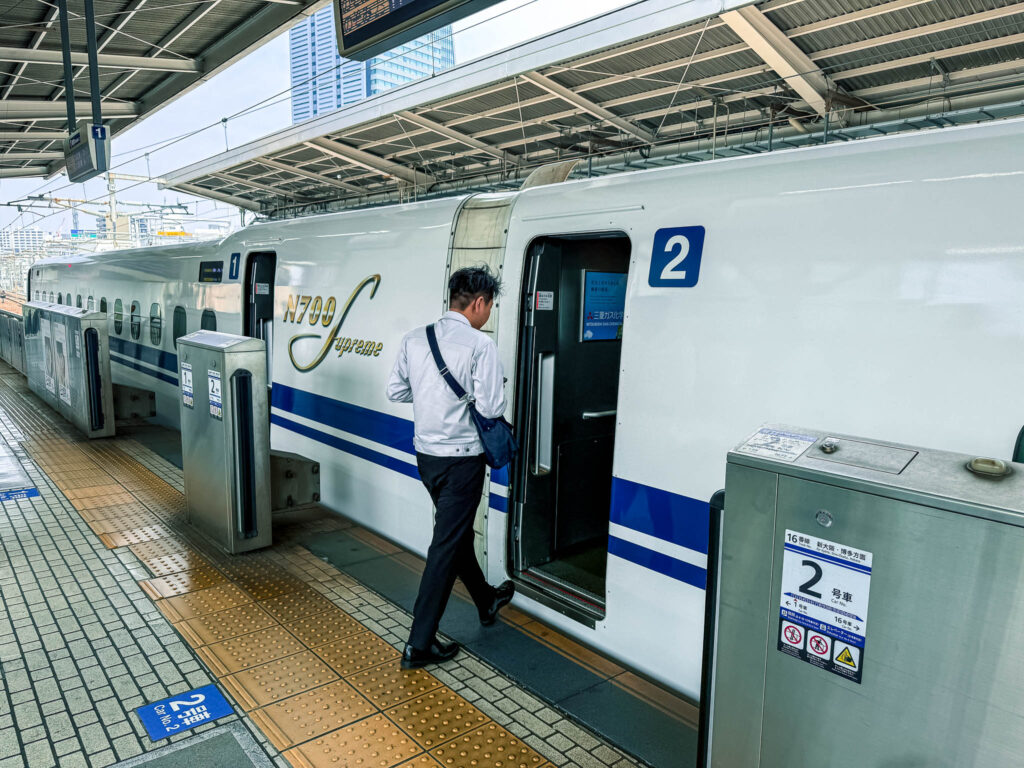 Instappen in de trein in Japan