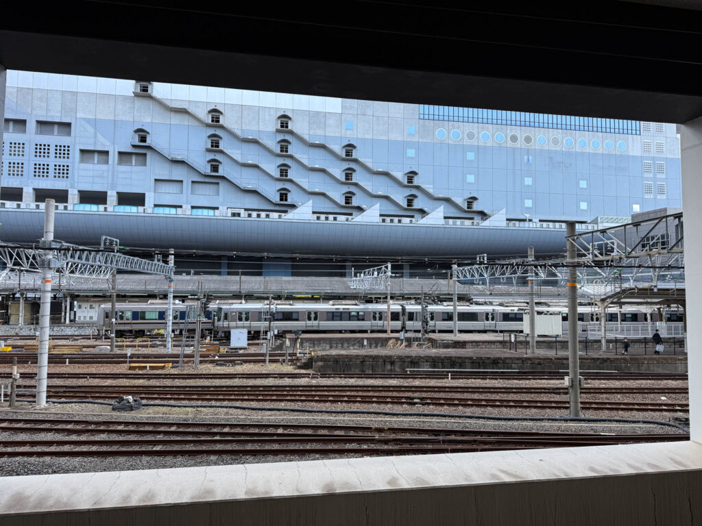 Veel trappen bij treinstations in Japan