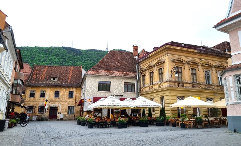 Het grote plein in Brasov, Roemenië