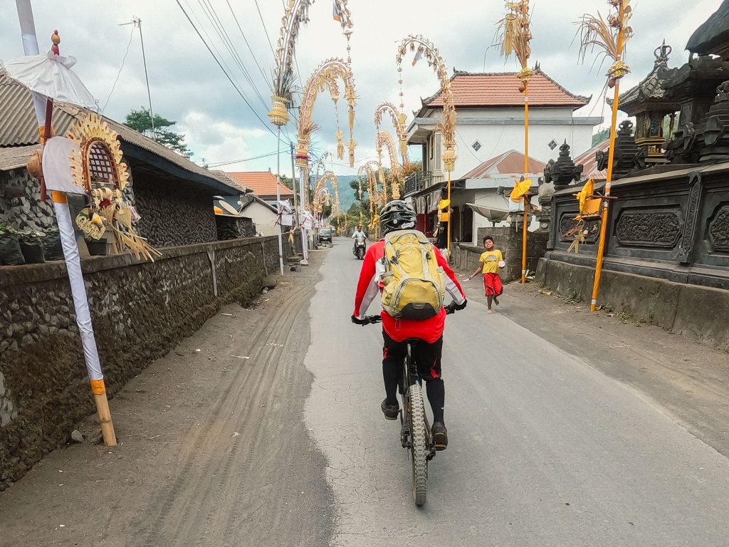 Mountainbiken door dorpjes in Bali