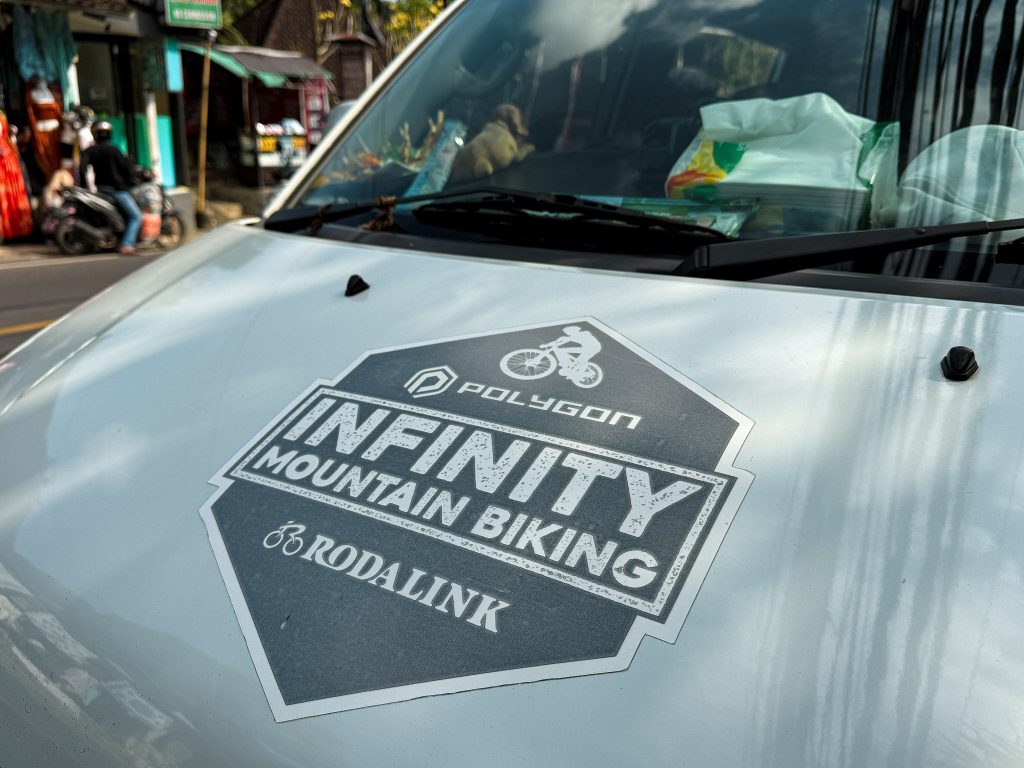Busje van Infinity Mountainbiking