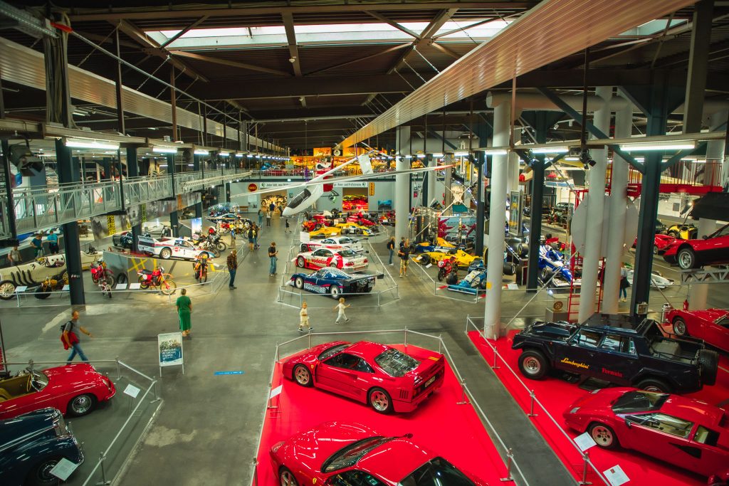 Veel sportwagens in Technikmuseum Sinsheim