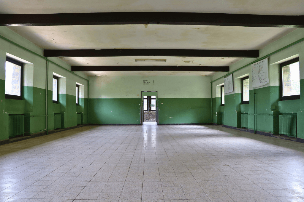 Een van de gebouwen waar de studenten leefden