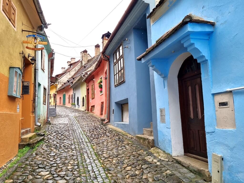De kleurrijke straatjes van Sighisoara in Roemenië