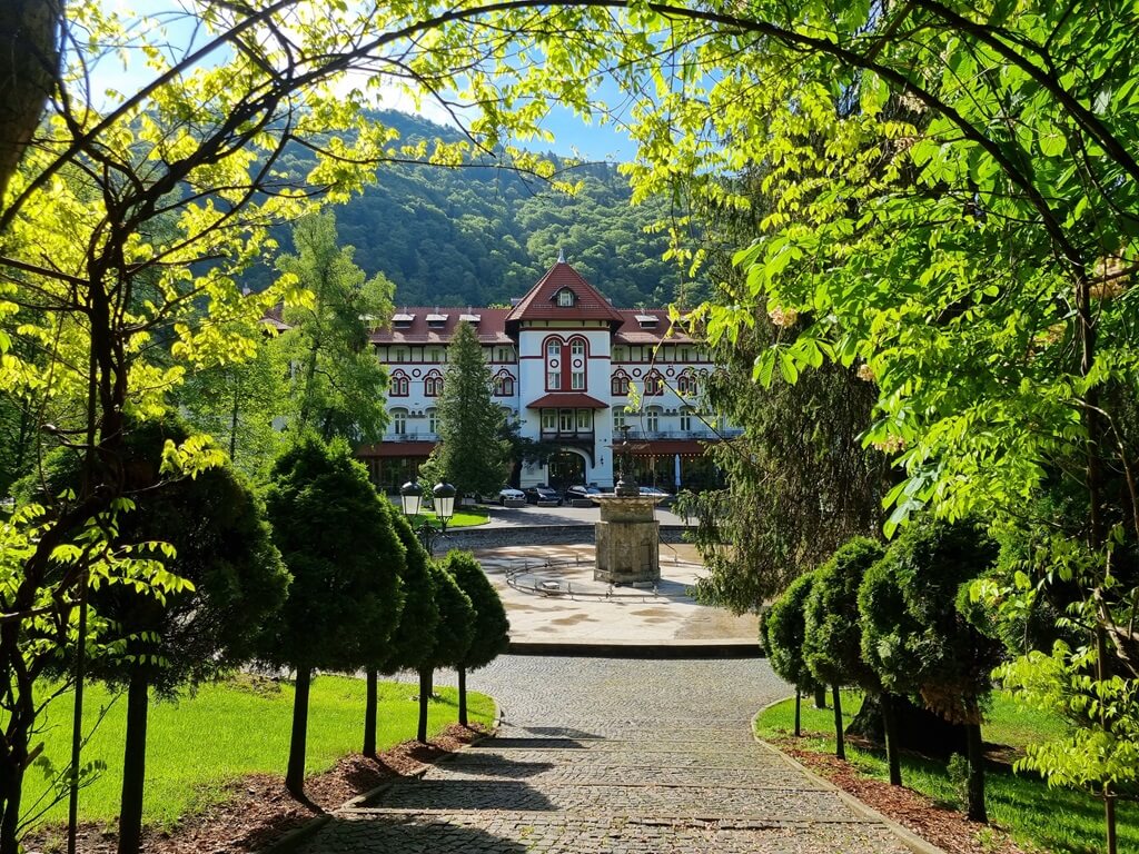 Het park in Sinaia ligt prachtig