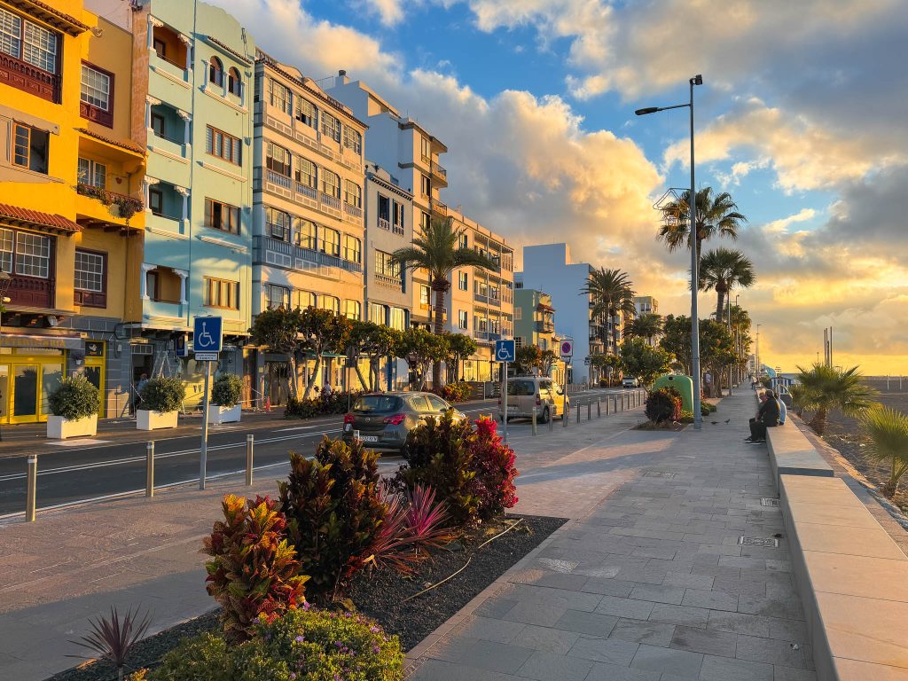 Balcones de la Avenida Marítima in Santa Cruz