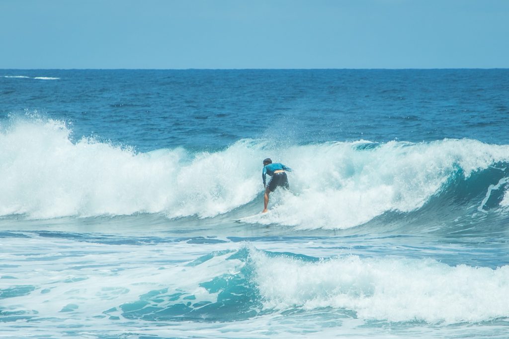 Surfers op Playa de Nogales in La Palma
