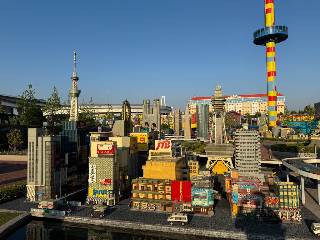 De skyline van Osaka in Legoland Japan