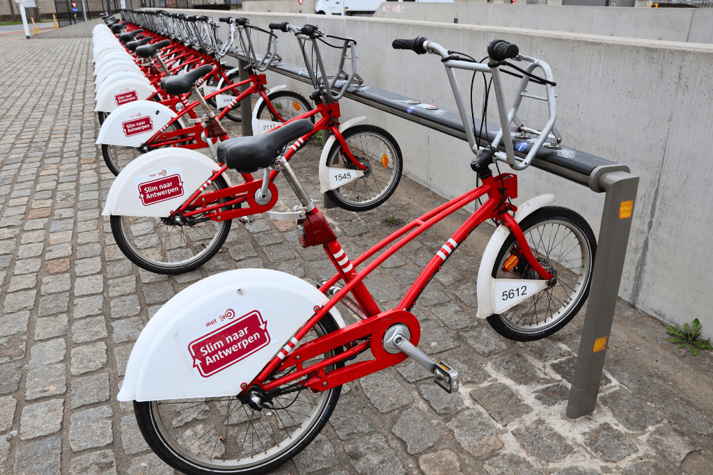 Huur een fiets in Antwerpen via deelfietsensysteem Vélo