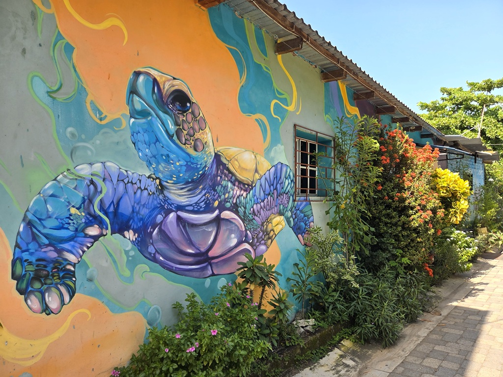 In El Tunco ontbreekt het zeker niet aan kleurrijke streetart