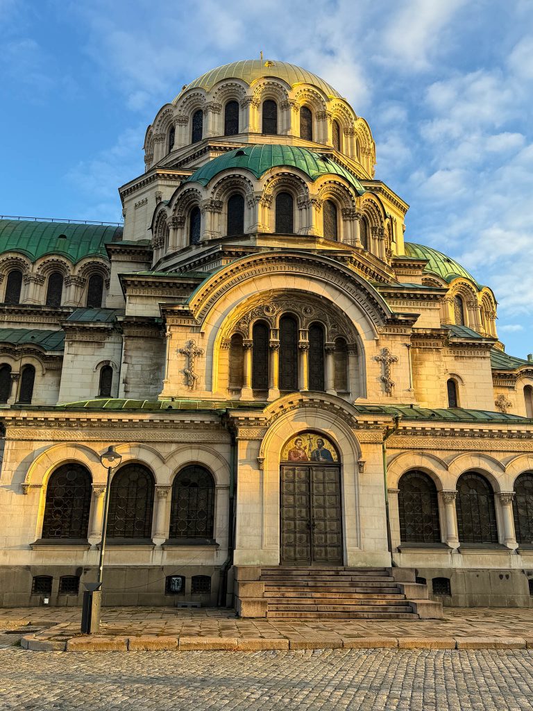 Alexander Nevsky kathedraal in het ochtendlicht