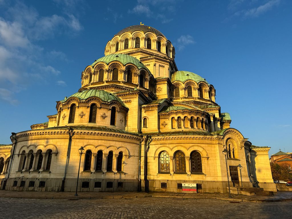 Alexander Nevsky kathedraal in het ochtendlicht