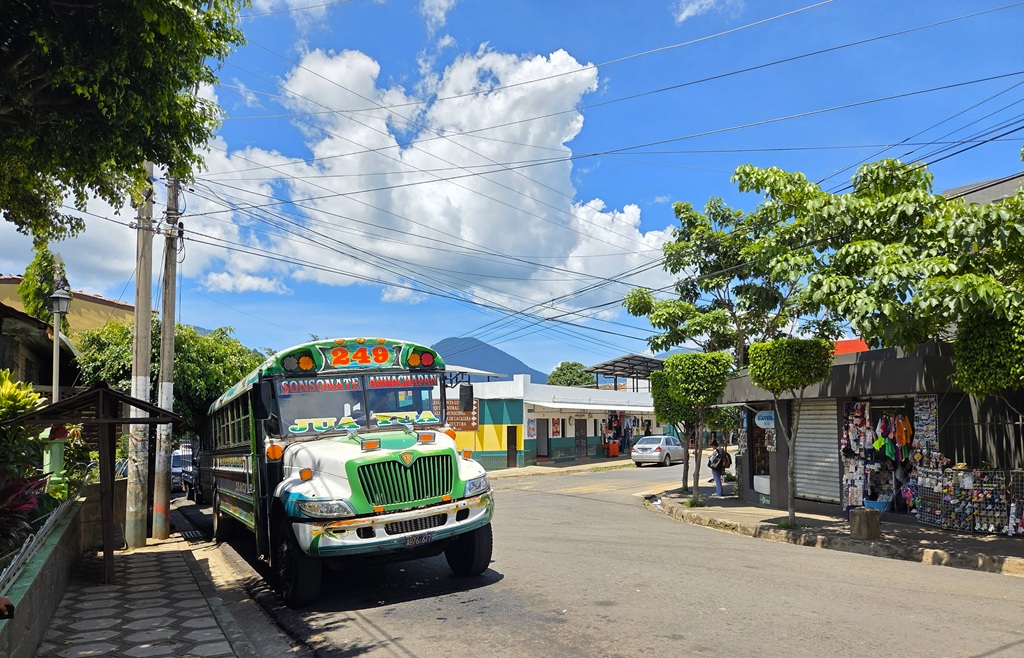 Met de chickenbuses reis je makkelijk rond in El Salvador