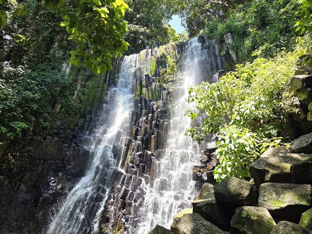 In Suchitoto kun je hiken naar een mooie waterval