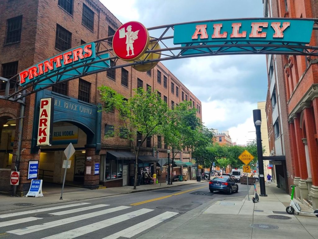 Printers Alley is een leuk straatje in het centrum van Nashville